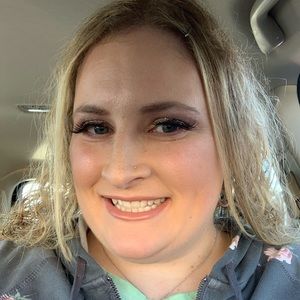 Meet your Posher, Rebecca